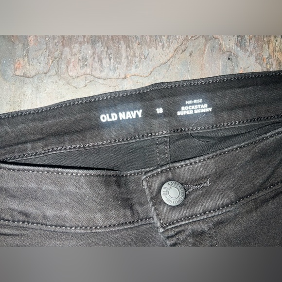 Old Navy - Rockstar Super Skinny mid rise black distressed jeans (NWT) - Picture 5 of 7